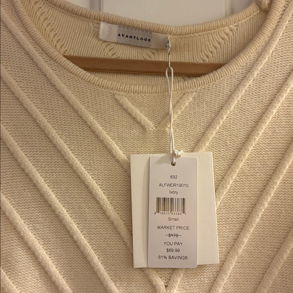 Avantlook Puff Sleeve Shift Dress (SOLD OUT) - Picture 3 of 4